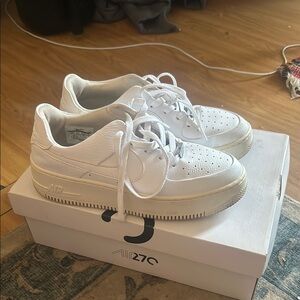 Nike White Sneakers Classic Air Force 1 Design